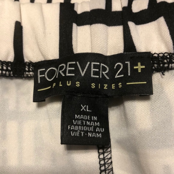 Slightly used skirt - Picture 3 of 3